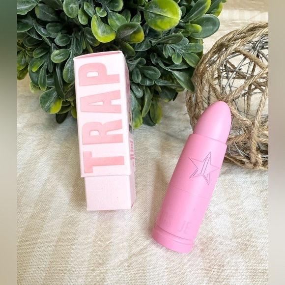 Jeffree Star Velvet Trap Matte Lipstick in Extending The Olive Branch NIB - Picture 2 of 7